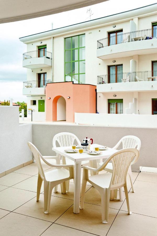 In Near Tennis Court Apartment
